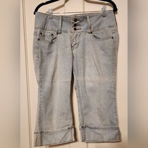 Pre-Loved YMI Jean Bermuda Sz 9 LightWash Color Juniors Vintage